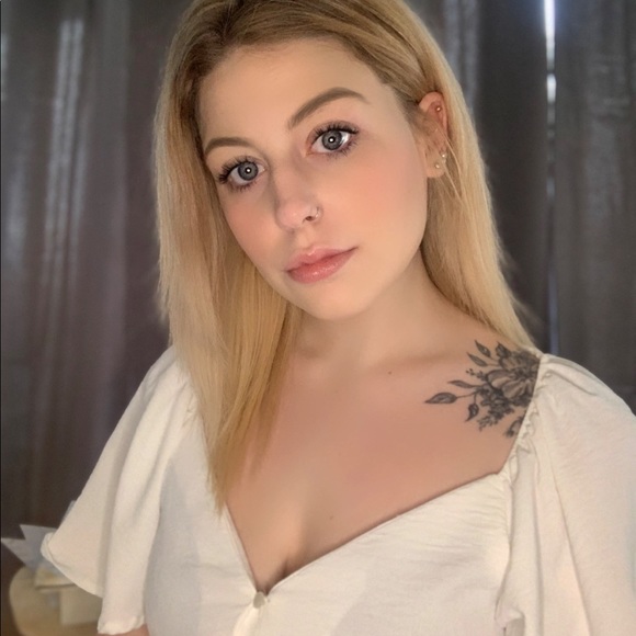 Meet your Posher, Karissa - Picture 1 of 1